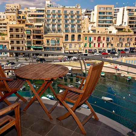 Bay View Apartment *