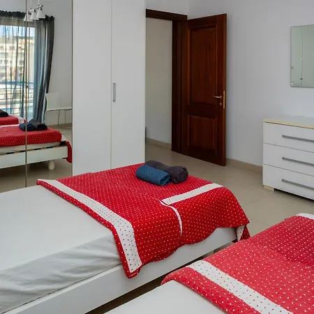 Bay View Apartment *